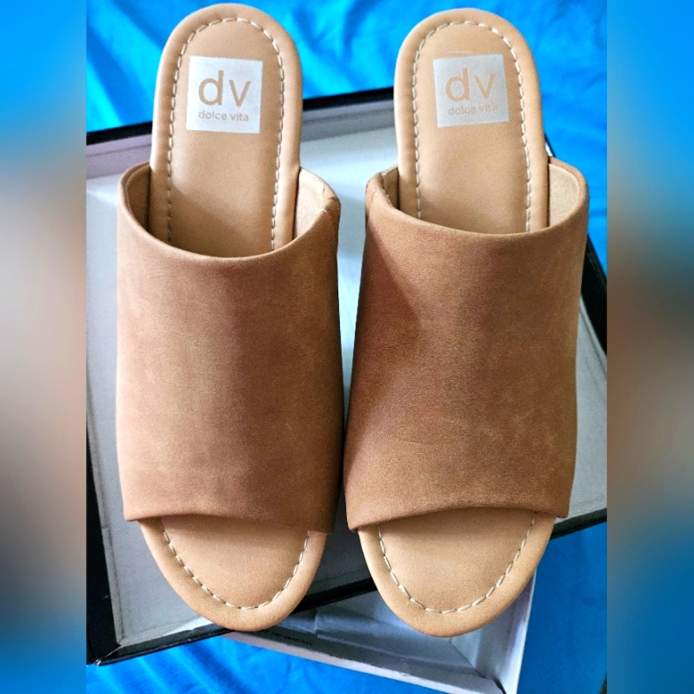 BRAND NEW DV DOLCE VITA Holka 3" Block Heel Tan SZ 10 Mule Platform Slides